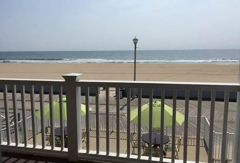 Fish Tales Boardwalk Inn & Ocean Mecca Motel