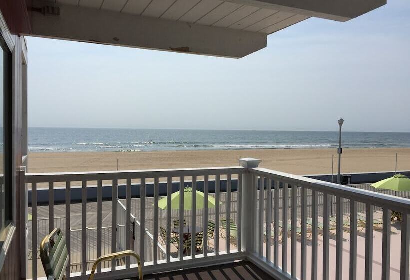 Fish Tales Boardwalk Inn & Ocean Mecca Motel