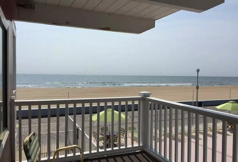 Fish Tales Boardwalk Inn & Ocean Mecca Motel