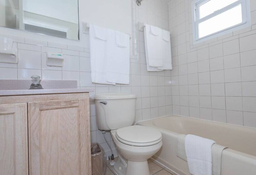 Fish Tales Boardwalk Inn & Ocean Mecca Motel