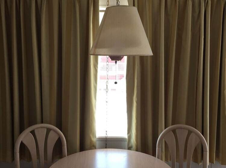 Fish Tales Boardwalk Inn & Ocean Mecca Motel