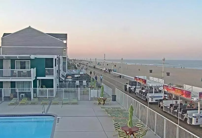 Fish Tales Boardwalk Inn & Ocean Mecca Motel