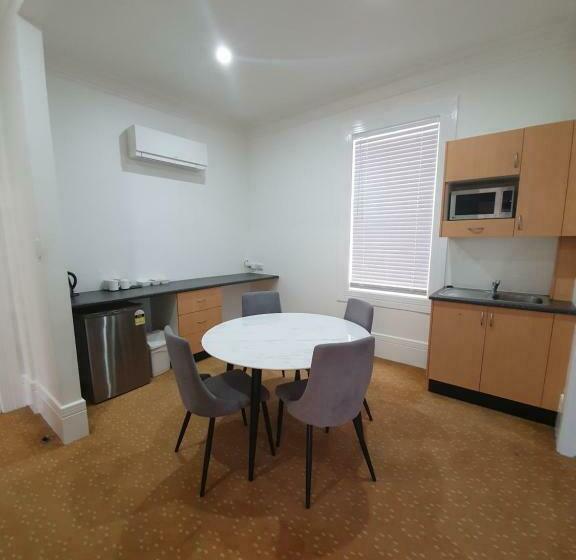 فندق على الطريق Grand