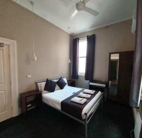 فندق على الطريق Grand