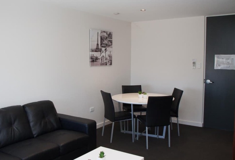 فندق على الطريق Icon On Isa