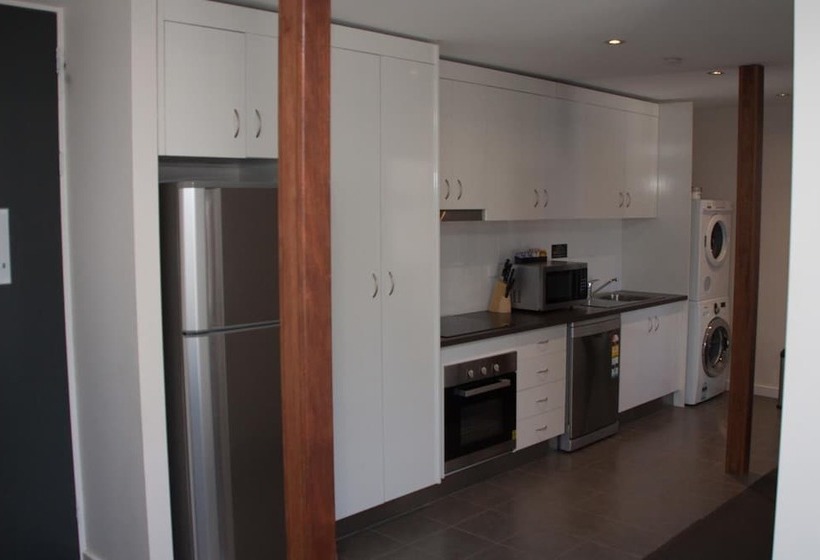 فندق على الطريق Icon On Isa