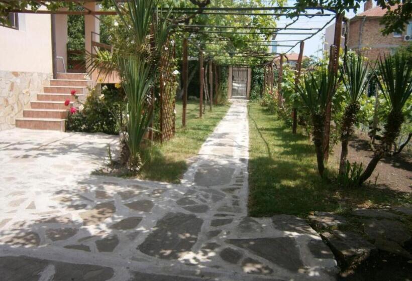 פנסיון Guest House Hristovi