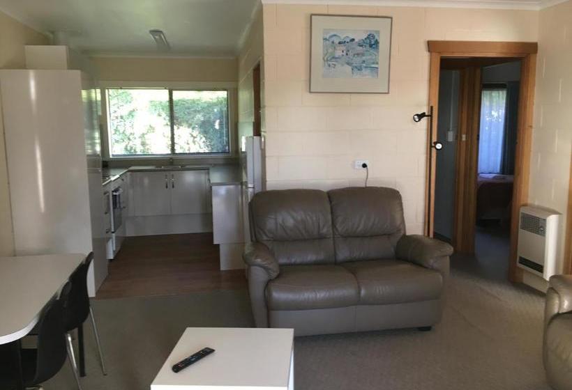 Willaway Motel Apartments