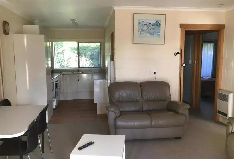 Willaway Motel Apartments