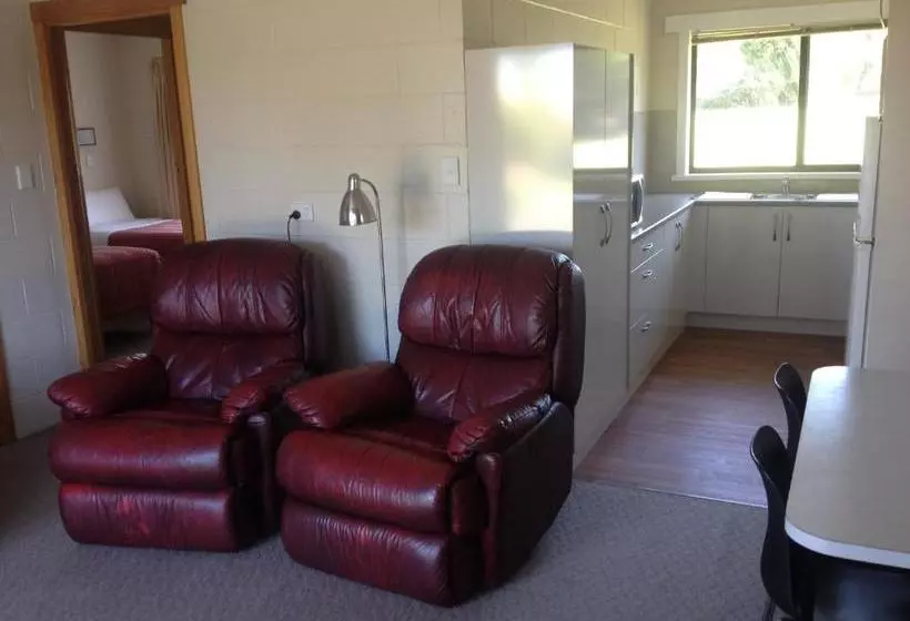 Willaway Motel Apartments