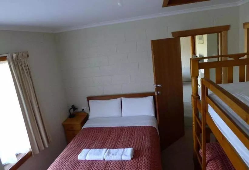 Willaway Motel Apartments