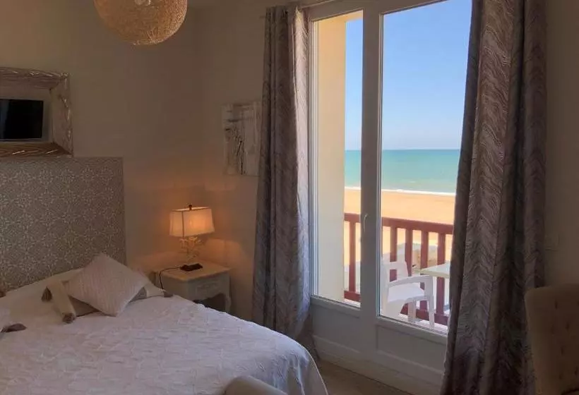 هتل Hôtel De La Plage