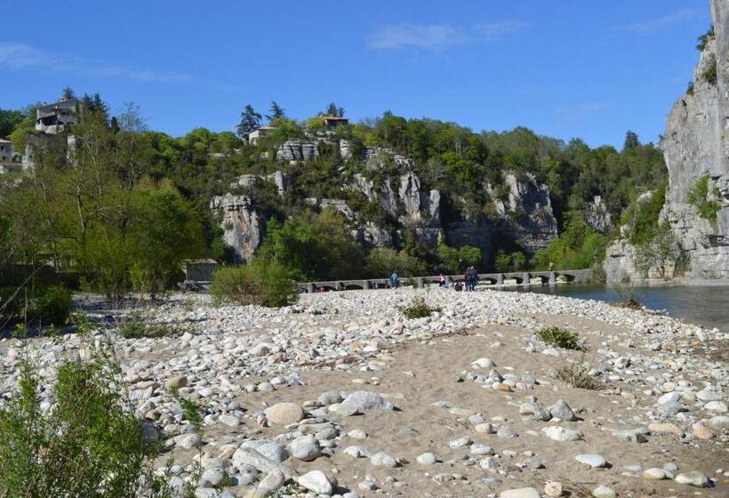 فندق Hôtel La Garenne