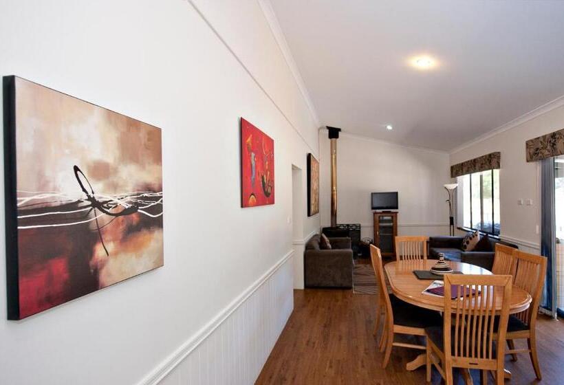 Отель Margaret River Hideaway & Farmstay