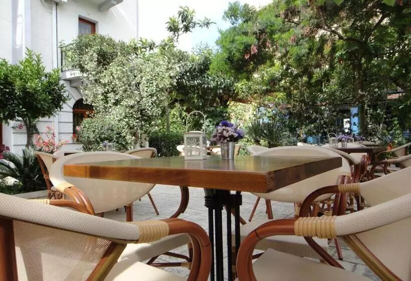 هتل Villa Margarit