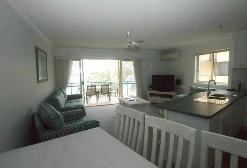 The Esplanade Riverview Holiday Apartments