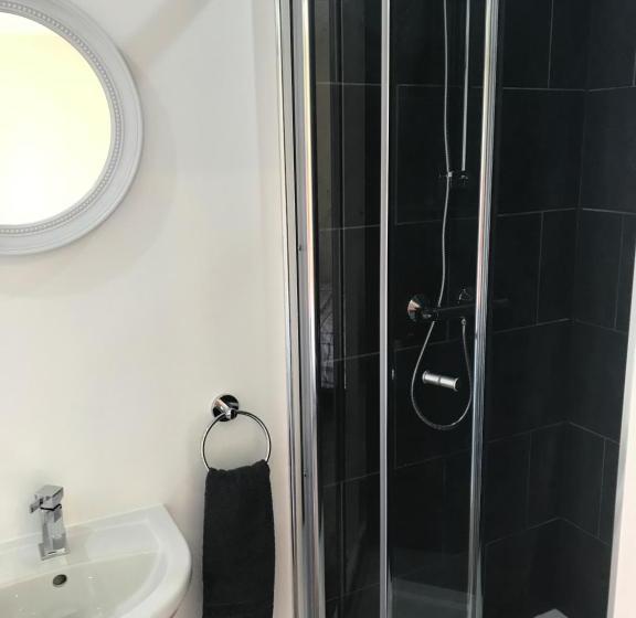 ユースホステル The Half Moon Inn