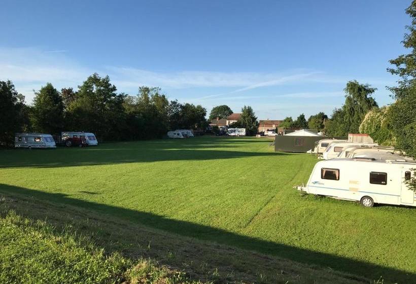 ユースホステル The Half Moon Inn