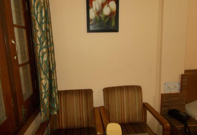 Отель Paramount