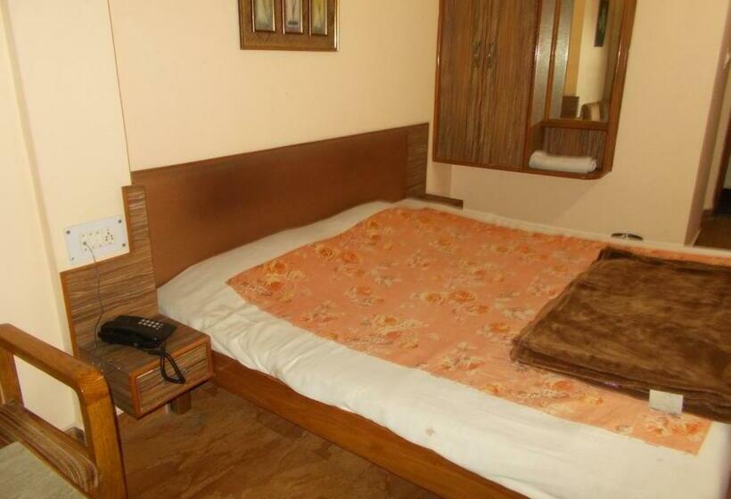 Отель Paramount