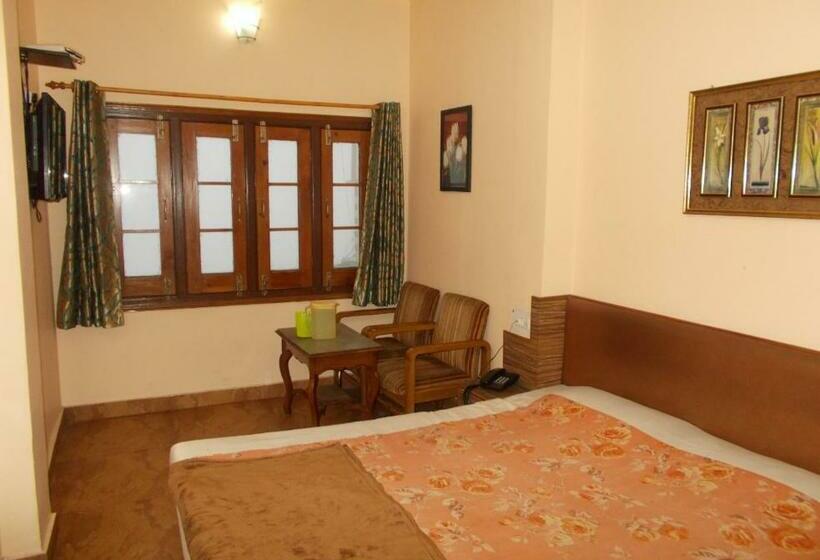 Отель Paramount