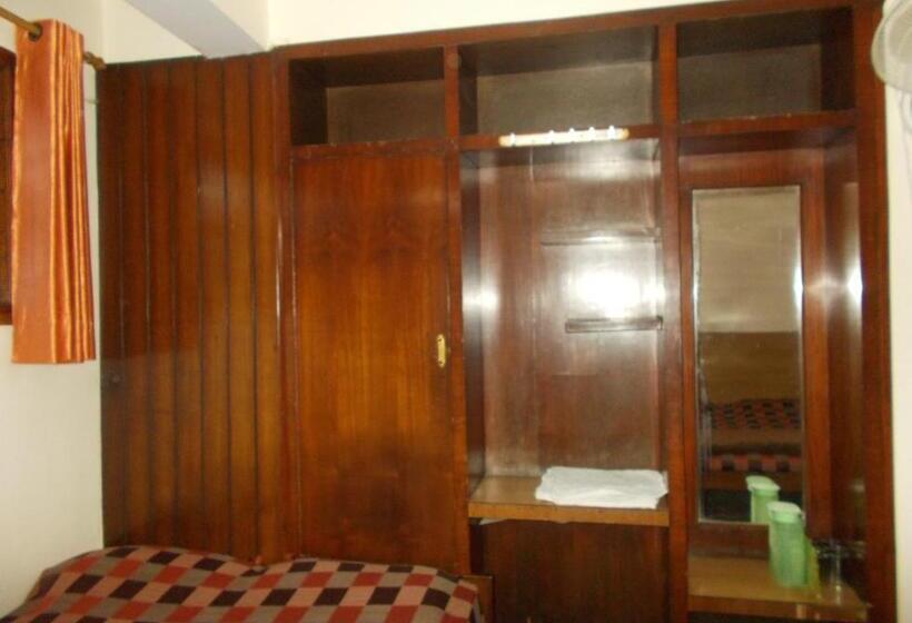 Отель Paramount