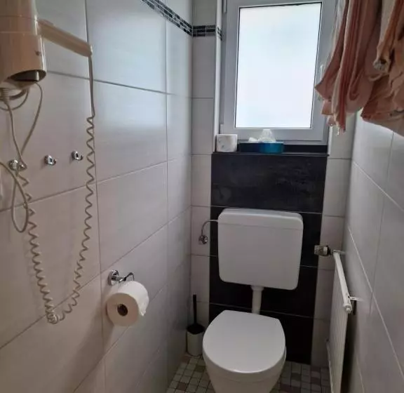 Hotelli Weinhaus Am Stiftstor