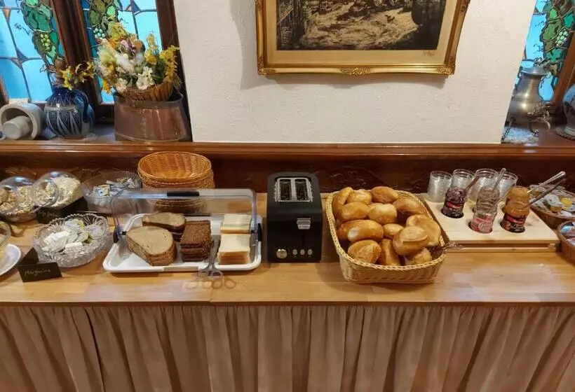 Hotelli Weinhaus Am Stiftstor