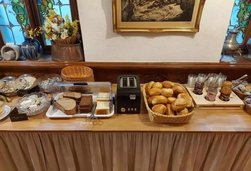 Hotelli Weinhaus Am Stiftstor