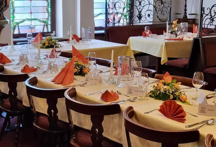 Hotelli Weinhaus Am Stiftstor