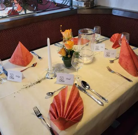 Hotelli Weinhaus Am Stiftstor