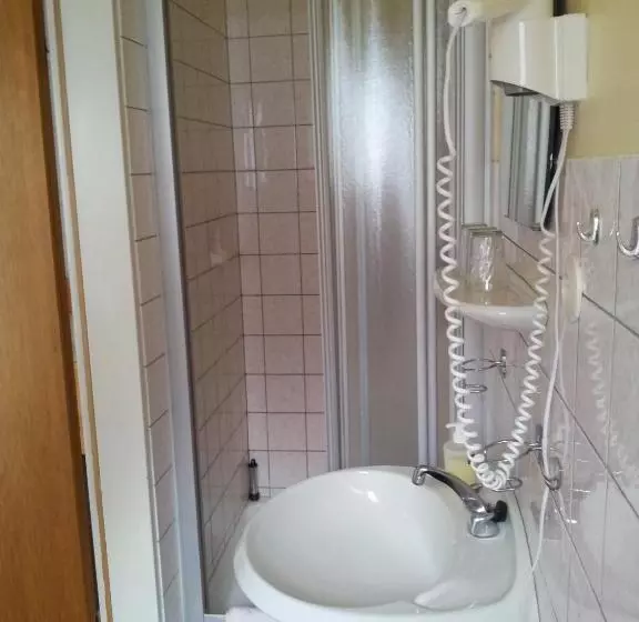 Hotelli Weinhaus Am Stiftstor