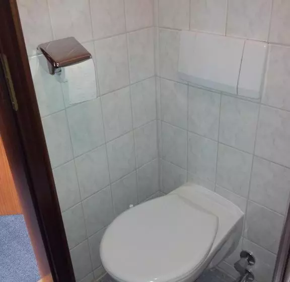 Hotelli Weinhaus Am Stiftstor