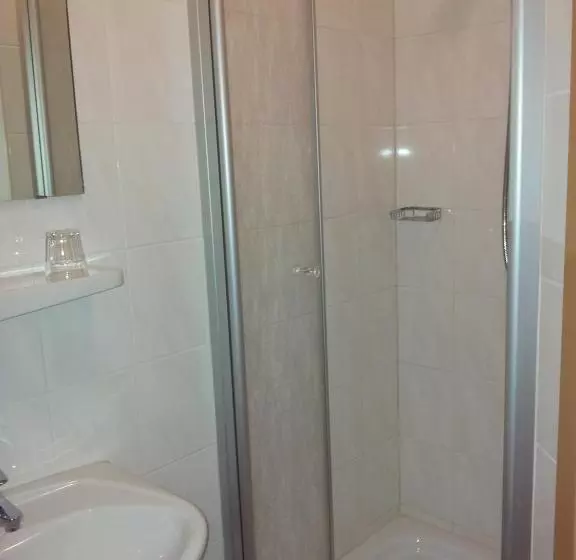 Hotelli Weinhaus Am Stiftstor