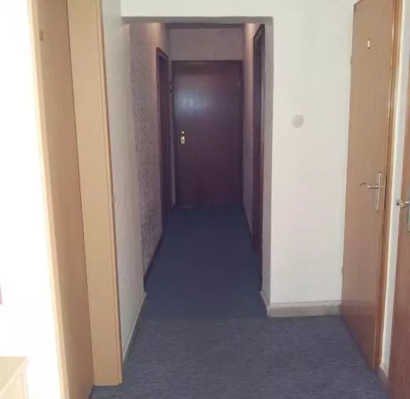 Hotelli Weinhaus Am Stiftstor