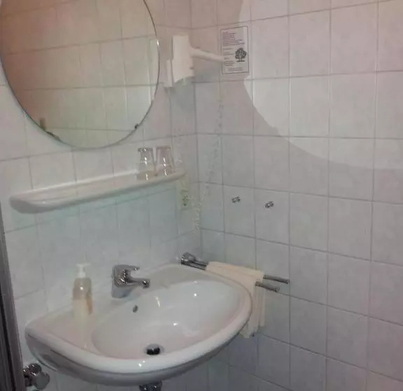 Hotelli Weinhaus Am Stiftstor