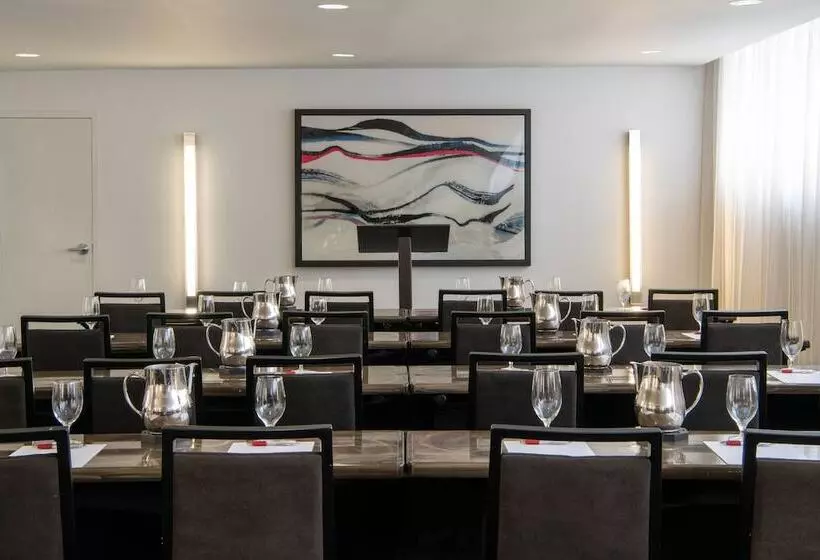 هتل Beverly Hills Marriott