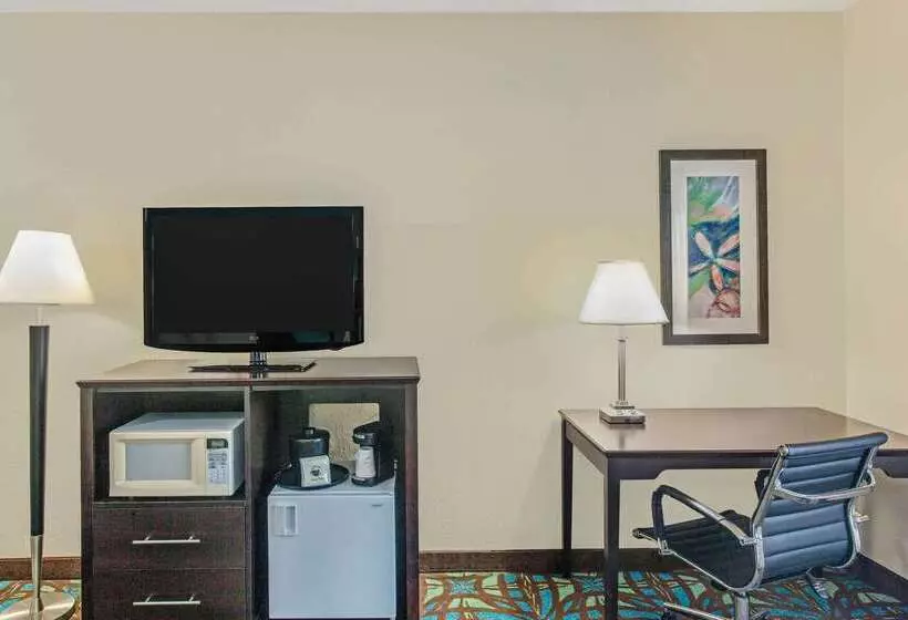 فندق Comfort Inn & Suites Sarasota I75