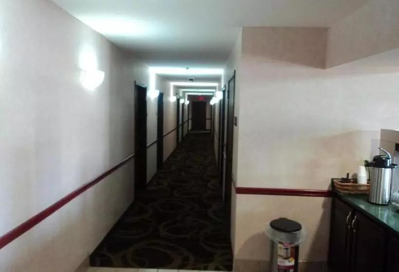 Отель Garden Inn & Suites  Fitzgerald