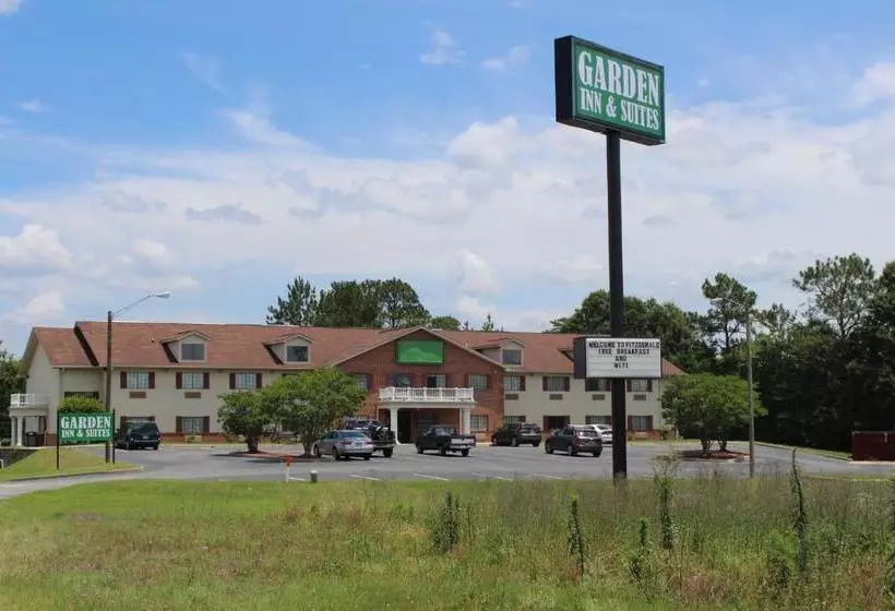 Отель Garden Inn & Suites  Fitzgerald