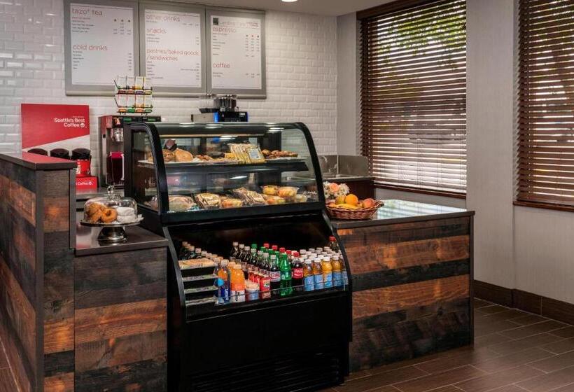 هتل Four Points By Sheraton Boston Logan Airport Revere