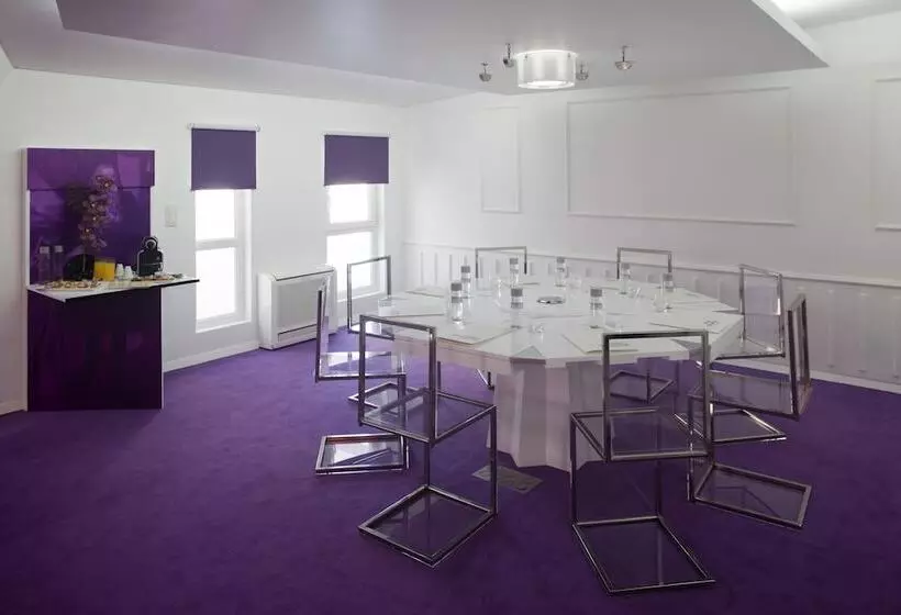 هتل Internacional Design