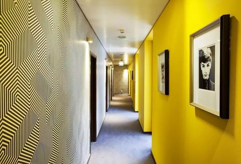 هتل Internacional Design