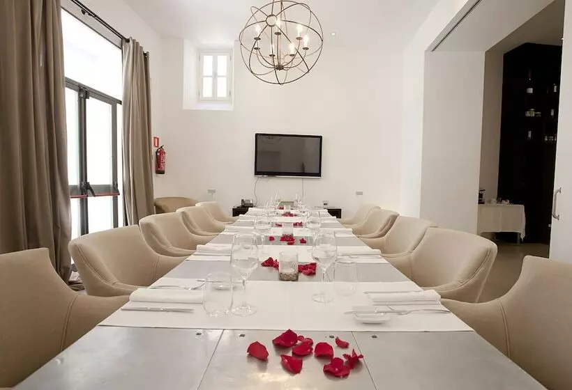 Puro Hotel Oasis Urbano