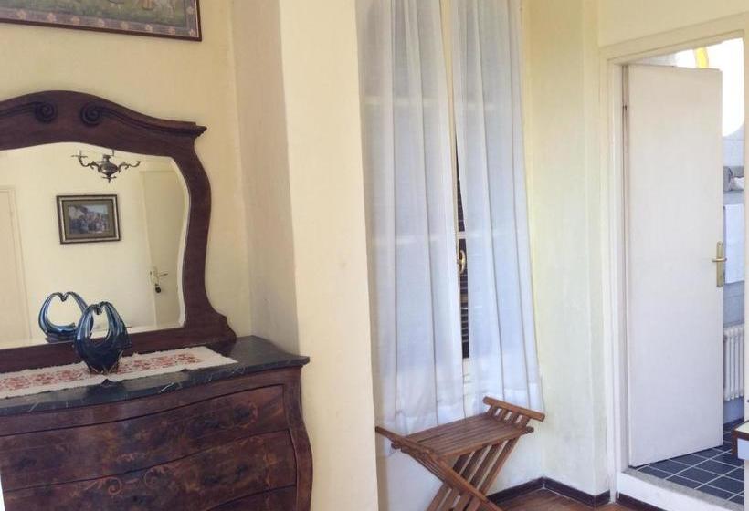 Otel Albergo Villa Azalea