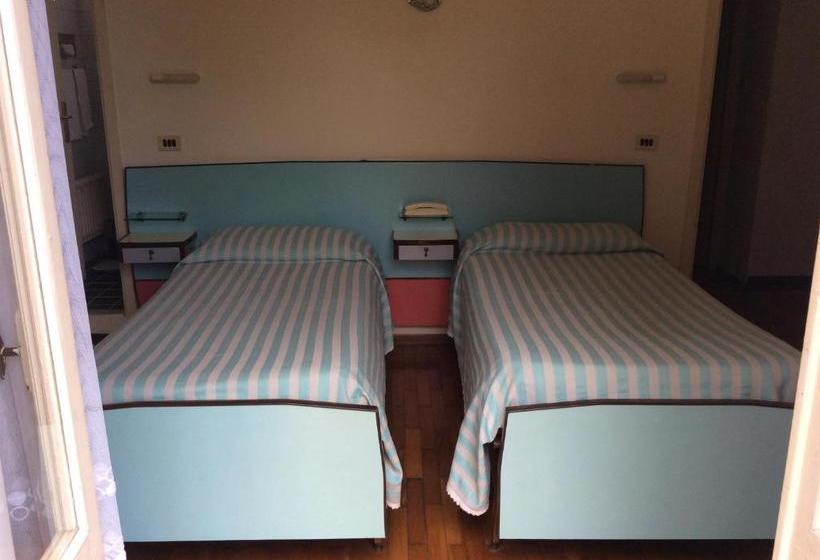 Otel Albergo Villa Azalea