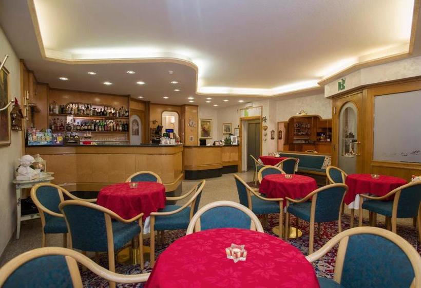 בית מלון כפרי Silene Parking And Garage