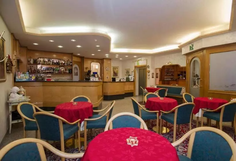 Hotelli Silene Parking And Garage