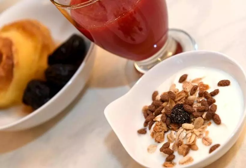 Hotelli Silene Parking And Garage