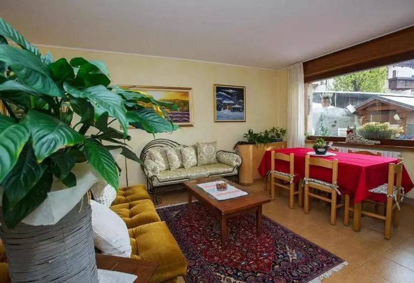 Hotelli Silene Parking And Garage